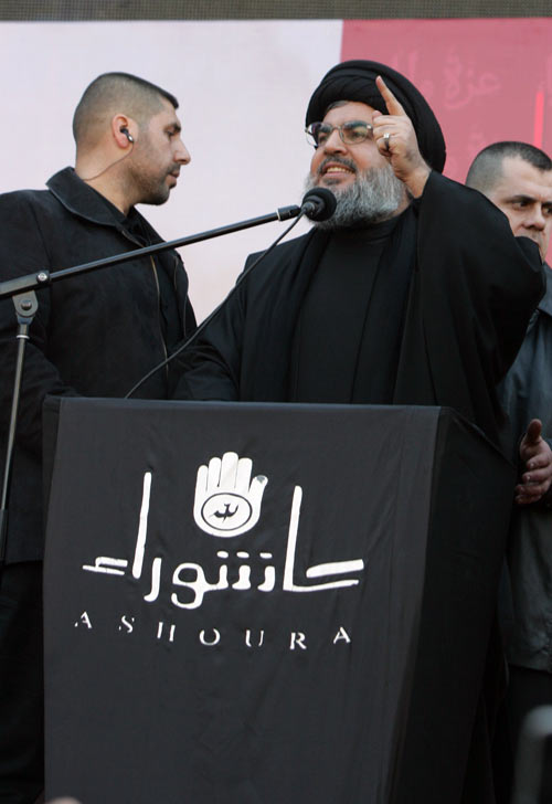صورالسيد نصر الله في مسيرة العاشر من المحرم