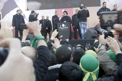 صورالسيد نصر الله في مسيرة العاشر من المحرم