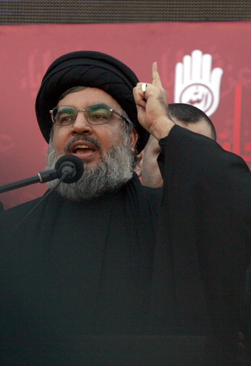 صورالسيد نصر الله في مسيرة العاشر من المحرم