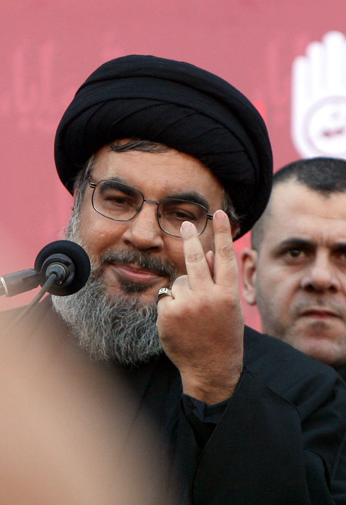 صورالسيد نصر الله في مسيرة العاشر من المحرم