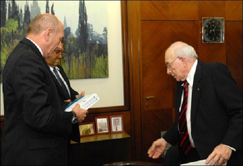 توصيات حرب لبنان الثانية لم تنفذ حتى اليوم: فينوغراد يحذّر من "إرتجال" في تخطيط هجمة عسكريّة على إيران