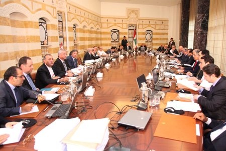 بانوراما اليوم: لبنان يواجه الإمارات للتأهل إلى مونديال البرازيل... جلسة للحكومة اليوم... وفضيحة اتصالات جديدة