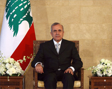سليمان: لبنان البلد الوحيد الذي ألحق الهزيمة "بإسرائيل" وعلينا عدم ادخال انفسنا بالحريق السوري
