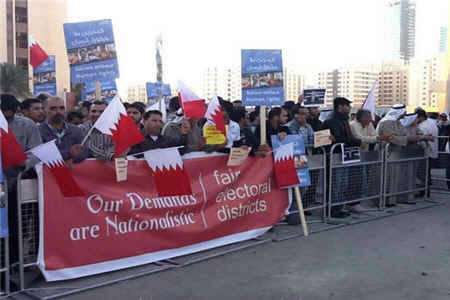 آلاف البحرينيين يتظاهرون أمام مقر الأمم المتحدة في المنامة تحت شعار "السيادة للشعب"
