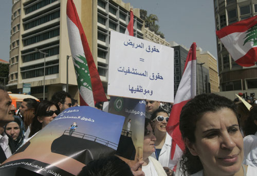 نقابات الأطباء والمستشفيات تتطالب بدفع مستحقاتها من الضمان وزيادة تعرفة الإستشفاء