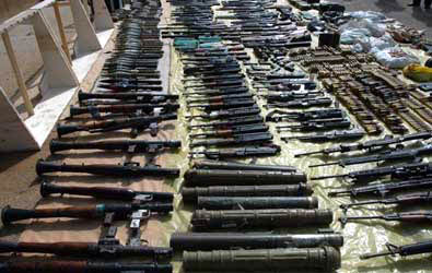 "الوطن" السورية: الجيش يعتقل عشرات المسلحين في سرمين وسراقب ويكشف عن 8 مصانع للعبوات والمتفجرات
