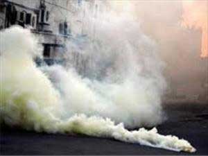 عائلة بحرينية تتعرض للاختناق إثر اطلاق قوات الأمن قنابل الغازات السامة في سترة