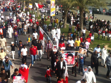 الشعب البحريني يملأ الساحات في مسيرة الشعب الكبرى