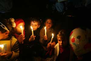 موسكو تدعم مهمة أنان في دمشق... أزمة إنسانية في غزة... والإسلاميون يتواجهون مع المجلس العسكري في مصر