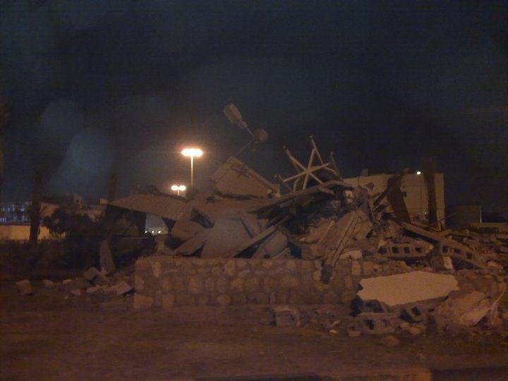 الثورة البحرينية مستمرة في ظل قمع النظام للمواطنين وهدم المساجد
