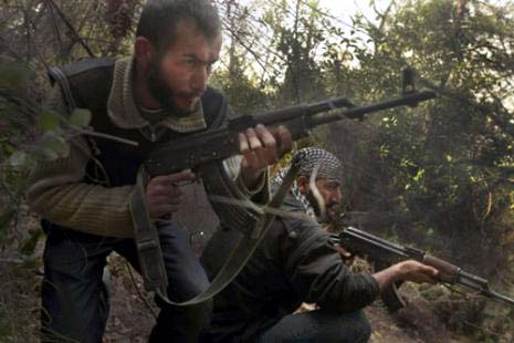 المجموعات المسلحة تنشط في سوريا بمؤزارة "القاعدة".. ومعسكر تركي جديد قبالة إدلب
