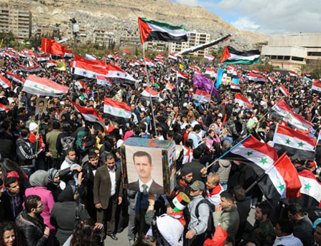 ملايين السوريين يشاركون في "المسيرة العالمية من أجل سوريا" دعماً للإصلاح ورفضاً للتدخل الخارجي