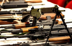 ضبط سيارة محملة بكمية كبيرة من الأسلحة قرب حمص.. والقبض على إرهابيين بجبل الزاوية