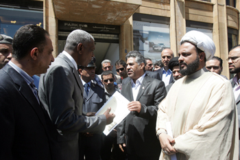 سلسلة بشرية أمام مركز الأمم المتحدة في بيروت للمطالبة بالافراج عن الخواجة