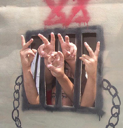 على وقع اتساع رقعة الإضراب.. سلطات الاحتلال تضاعف تنكيلها والأسرى يُفشلون محاولات كسر إرادتهم