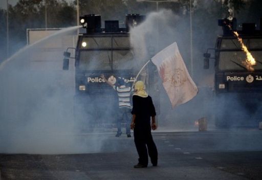 النظام البحريني يقمع متظاهرين طالبوا بالافراج عن الاسير الخواجة