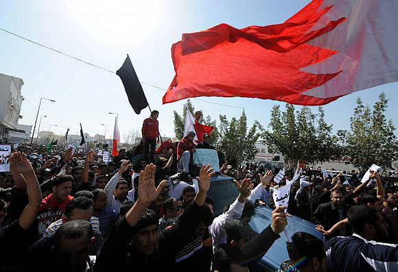 عام ونيف على الثورة البحرانية: سقوط عشرات الشهداء والجرحى...والحراك الشعبي مستمر  