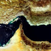 هرمز: مضيقٌ بين النخيل والموج والسفن