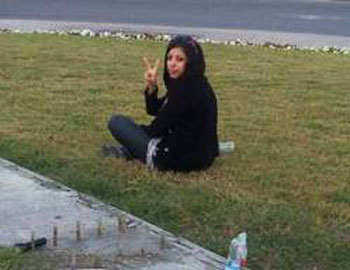 النظام البحريني يجدد اعتقال زينب الخواجة سبعة أيام لاحتجاجها على إعتقال أبيها 