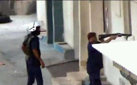 شرطة النظام البحريني تقتل المواطنين العزل عبر التصويب المباشر على المنازل