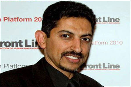 الخواجة يحاكم للمرة الأولى بعد إضرابه عن الطعام