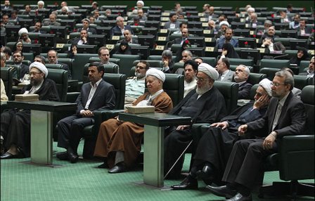 مجلس الشورى الإيراني الجديد يبدأ أعماله والإمام الخامنئي يدعوه إلى "التعاون مع باقي السلطات لتلبية متطلبات الشعب"

