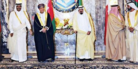 الأمن أو الاتحاد