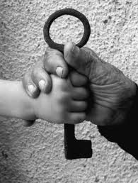 المقتطف العبري ليوم الاثنين: بعد النووي جاء تكثيف النيترونات.. الرعب وإيمان رجال حزب الله