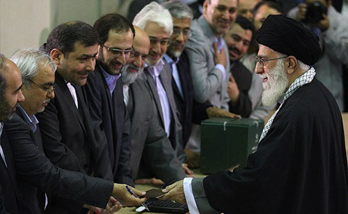 الامام الخامنئي يحض الايرانيين على التصويت بكثافة في الانتخابات التشريعية اليوم