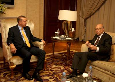  الرئيس ميقاتي يلغي مؤتمره الصحافي مع أردوغان و"الجزيرة" تعرض صوراً لمخطوفين لبنانيين
