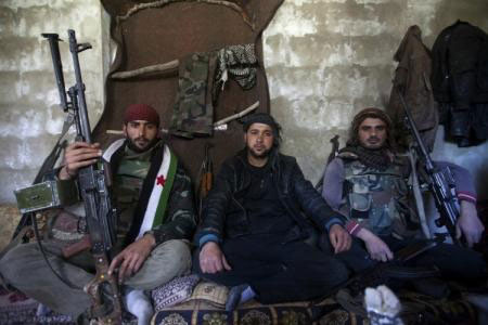 صواريخ "ستينغر" و"سام 7" وخبراء متفجرات الى المجموعات الارهابية السورية عبر لبنان!