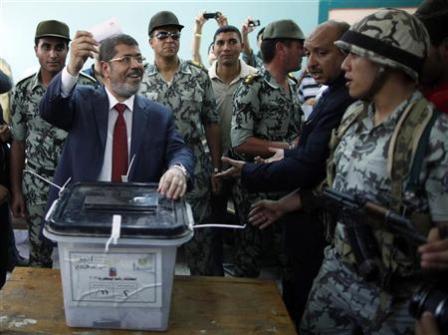 المصريون يشاركون في استحقاق مصيري لاختيار رئيسهم
