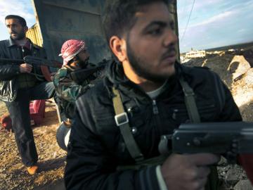 سوريا : أنباء عن "هدنة مؤقتة" في حمص لإجلاء المدنيين المحتجزين
