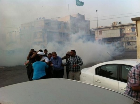 البحرين: الأمن يقمع بالقوة مسيرة سلمية ويستهدف الشيخ علي سلمان وعدد من قياديي الجمعيات السياسية المعارضة

