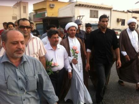 البحرين: الأمن يقمع بالقوة مسيرة سلمية ويستهدف الشيخ علي سلمان وعدد من قياديي الجمعيات السياسية المعارضة

