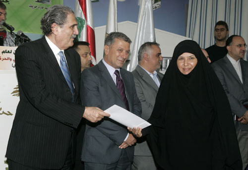 بلدية حارة حريك وجمعية "جهاد البناء" تخرجان دورات التدريب المهني والحرفي لعام 2012