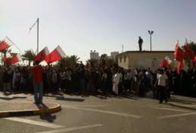 النظام البحريني يمنع مسيرة للمعارضة في المنامة واحتجاجات شعبية رفضا لتهديدات الملك