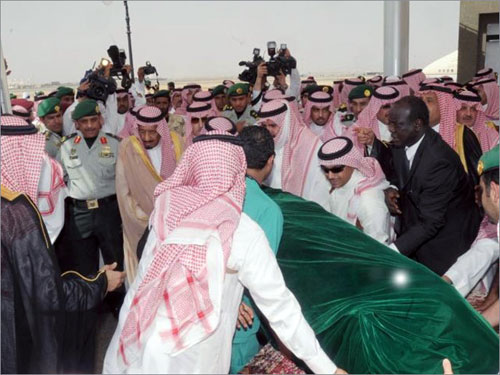 تشييع ولي العهد السعودي إلى مثواه الاخير في مكة المكرمة