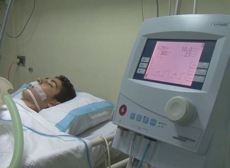 تسمم ثم خطأ طبي يدخل الفتى محمد قمرا في الغيبوبة والعائلة تطالب بمعاقبة المتسببين