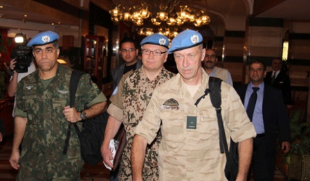 الجنرال روبرت مود يعلن تعليق عمل بعثة المراقبين الدوليين في سوريا

