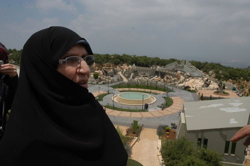 كريمة الامام الخميني "قدس" زارت معلم مليتا وضريح الشيخ راغب حرب