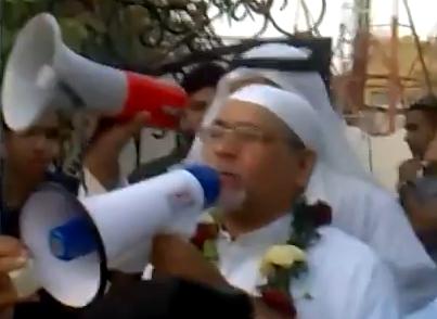 البحرين: القيادي الوفاقي جواد فيروز ينفي الأنباء عن إصابته في مسيرة كرزكان
