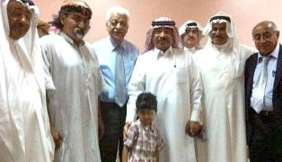 الطفل البحريني المصاب بعينه يعاود العلاج من آثار الشوزن
