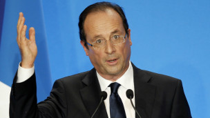 مؤتمر باريس: أوغلو يطلب بـ"عزلة" لدمشق ومن يدعمها وكلينتون تريد تحميل موسكو وبكين "ثمن" مواقفهما