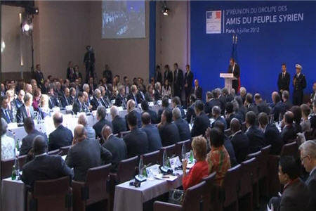 مؤتمر باريس: أوغلو يطلب بـ"عزلة" لدمشق ومن يدعمها وكلينتون تريد تحميل موسكو وبكين "ثمن" مواقفهما