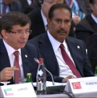 مؤتمر باريس: أوغلو يطلب بـ"عزلة" لدمشق ومن يدعمها وكلينتون تريد تحميل موسكو وبكين "ثمن" مواقفهما