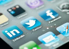 أي دور تلعبه مواقع التواصل الاجتماعي في عالمنا السياسي في لبنان؟