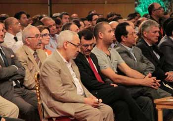 اشتعلت في تونس بين الرئيس المرزوقي وحركة النهضة