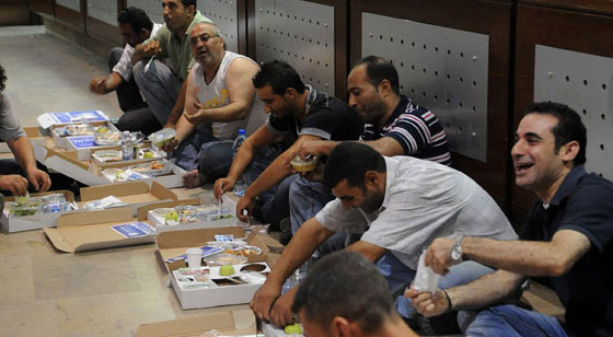 بانوراما اليوم: الجيش اللبناني يحتفل بعيده الـ67 على وقع حملات نواب "المستقبل"... وحل قضية المياومين بات وشيكاً