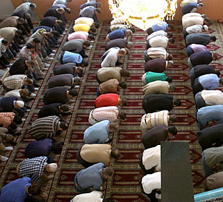 خطباء العيد دعوا إلى الوحدة ونبذ الفتن